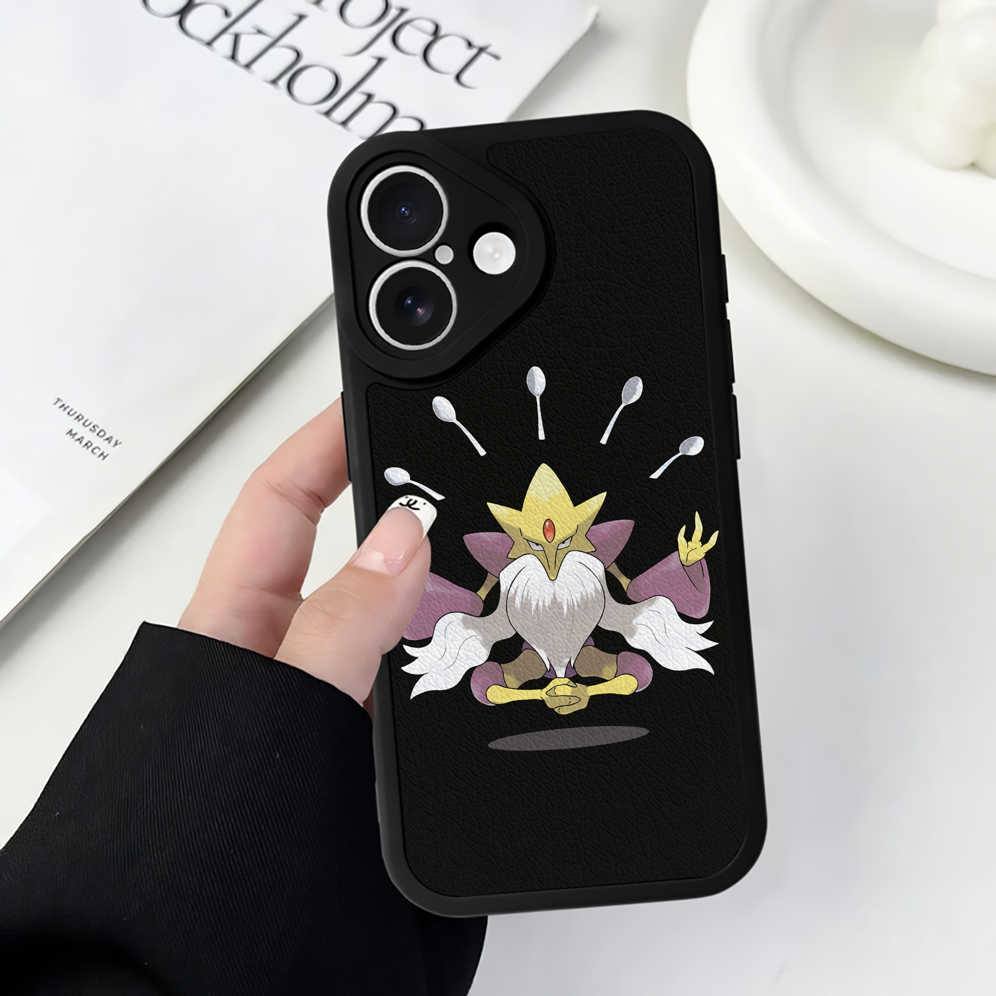 （画像用） ポケットモンスター Pokémon 【iPhone 16シリーズ対応】シリコンスマホケース（レザー調） 材質：シリコン